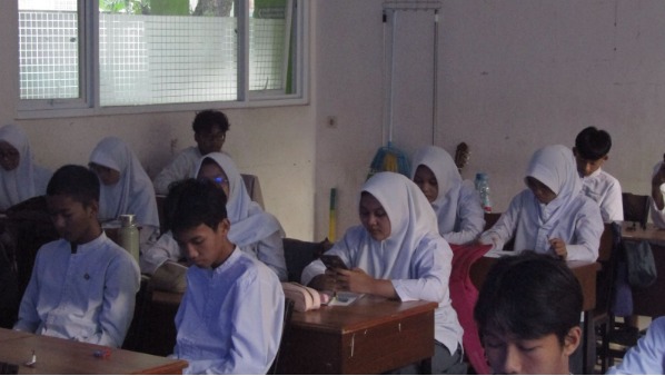 Pengerjaan Kuis di SMAN 12